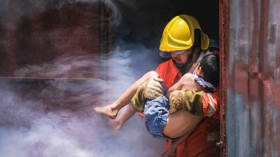 Fireman rescue child from burning building