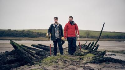 Researchers from the University of Southampton standing in front of a old shipwreck.