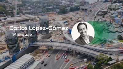 Expert comment banner over bridge background