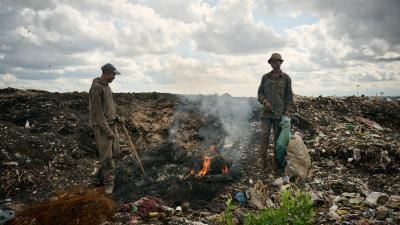 Open burning of waste in Nairobi, Kenya