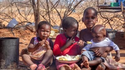 Children in Africa eating