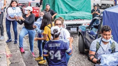workers handing out food supplies during covid
