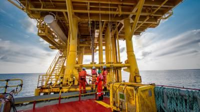 transfer of cargo and passenger between oil and gas platform