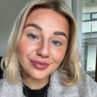 Headshot of jodie